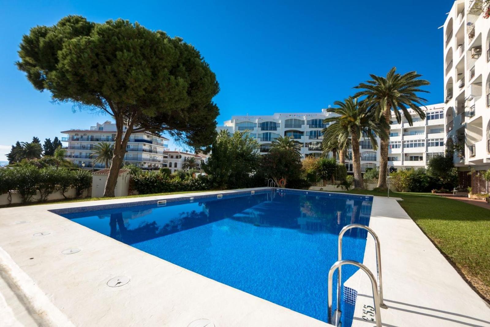 Modern Apartment Stunning Sea Views And Pool Nerja Εξωτερικό φωτογραφία