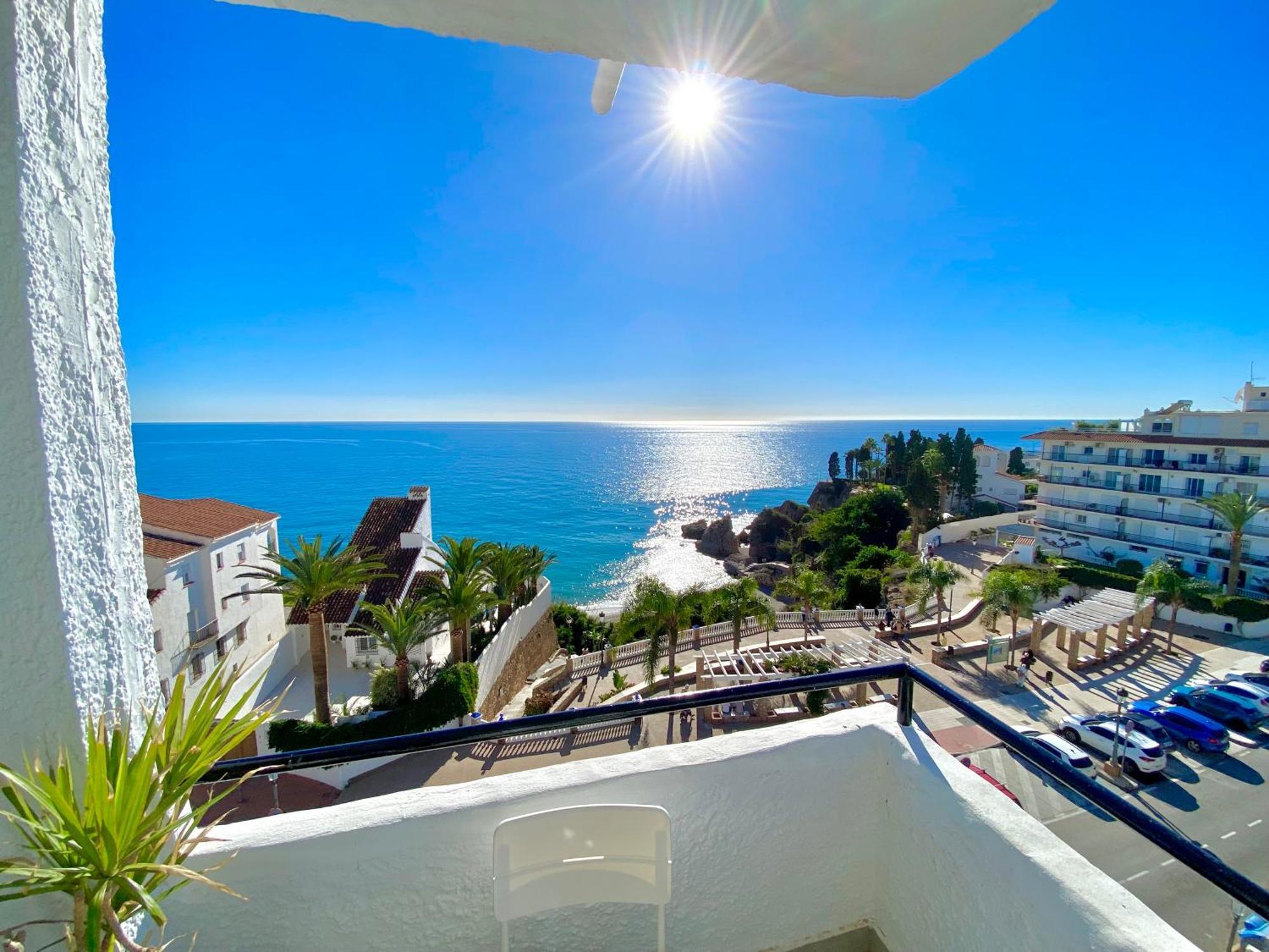 Modern Apartment Stunning Sea Views And Pool Nerja Εξωτερικό φωτογραφία